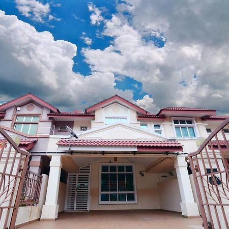Singstay Guesthouse Мерсинг Экстерьер фото